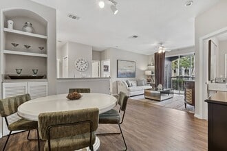 Sanctuary at Highland Oaks in Tampa, FL - Foto de edificio - Building Photo