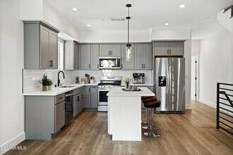 10908 Hesby St in Los Angeles, CA - Building Photo - Building Photo