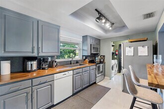 5260 NE 17th Terrace in Fort Lauderdale, FL - Building Photo - Building Photo