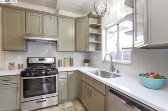 43437 Newport Dr in Fremont, CA - Building Photo - Building Photo