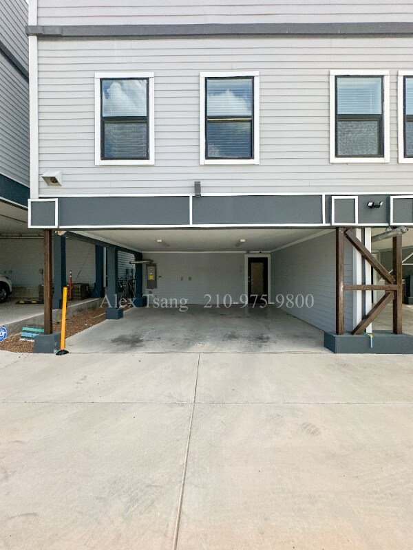 225 S Pine St in San Antonio, TX - Foto de edificio - Building Photo