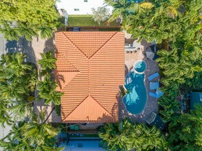 716 NE 17th Rd in Fort Lauderdale, FL - Building Photo - Building Photo