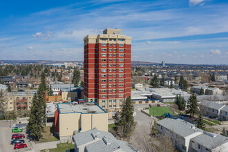 907 Barberry Walk SW in Calgary, AB - Building Photo - Building Photo