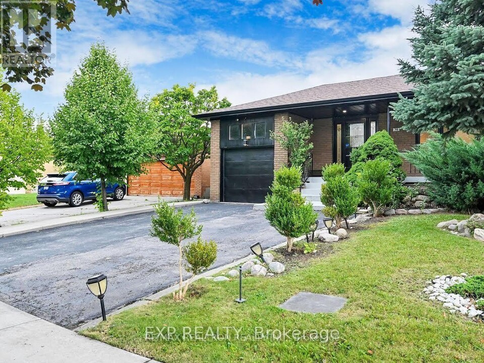 70 Fulwell Crescent in Toronto, ON - Building Photo