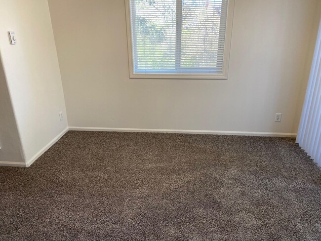 6702-6704 Bluebelle Ct in Springfield, OR - Foto de edificio - Building Photo