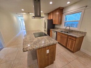 231 W Arroyo St in Reno, NV - Building Photo - Building Photo