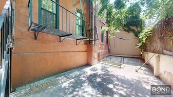 312 E 91st St in New York, NY - Building Photo