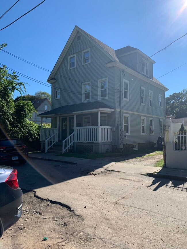 7 Griswold Ct Rentals in New London, CT