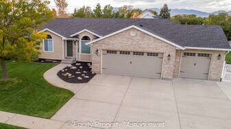 10787 N 5800 W St in Highland, UT - Building Photo