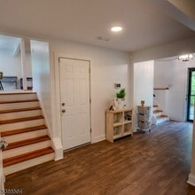 647 Wyckoff Ave in Mahwah, NJ - Building Photo - Building Photo