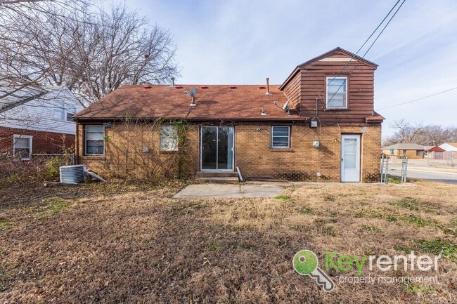 1562 N Pershing Ave in Wichita, KS - Building Photo - Building Photo