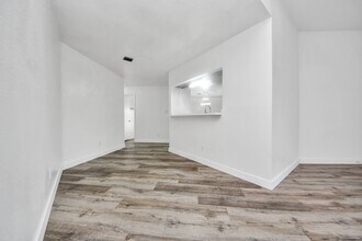 11627 Bowlan Ln in Houston, TX - Building Photo - Building Photo