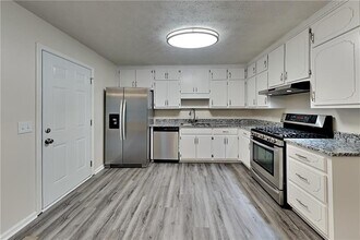 136 Poole Bridge Dr in Hiram, GA - Building Photo - Building Photo