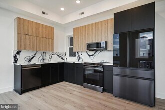 1621 Point Breeze Ave in Philadelphia, PA - Building Photo - Building Photo
