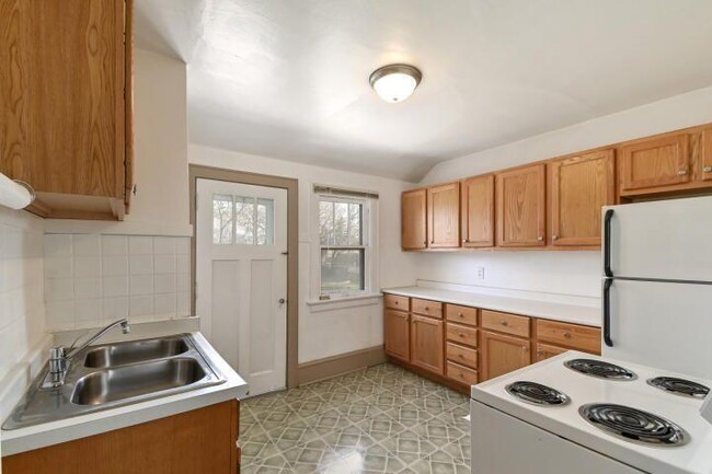 9404 W Hayes Ave in West Allis, WI - Building Photo - Building Photo