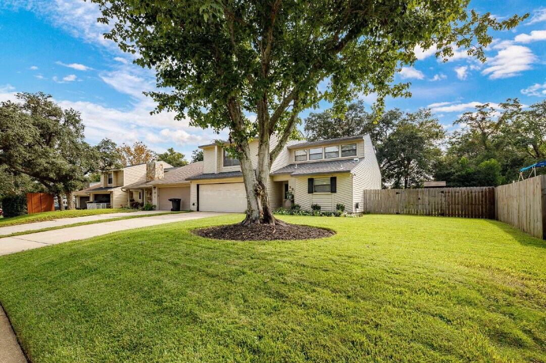 221 Thomas Ct NW in Fort Walton Beach, FL - Building Photo
