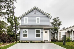 16980 W Ivanhoe St in Montgomery, TX - Building Photo