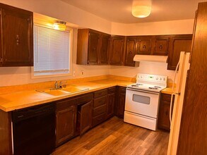 1916 Beaver Pl in Anchorage, AK - Building Photo - Building Photo