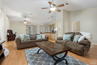 3159 Hickory St in Navarre, FL - Foto de edificio - Building Photo