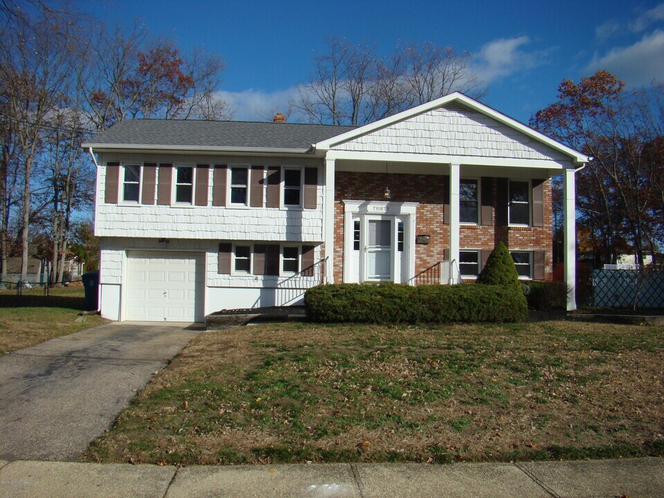 30 Brunswick Dr in Howell, NJ - Building Photo