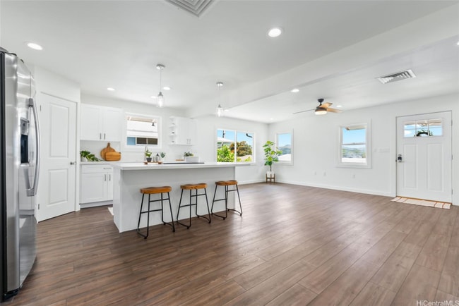 1235 Manulani St in Kailua, HI - Foto de edificio - Building Photo