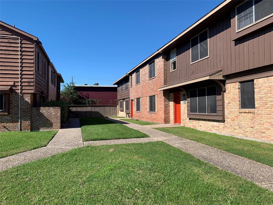 3105 Falk Ct in La Porte, TX - Building Photo