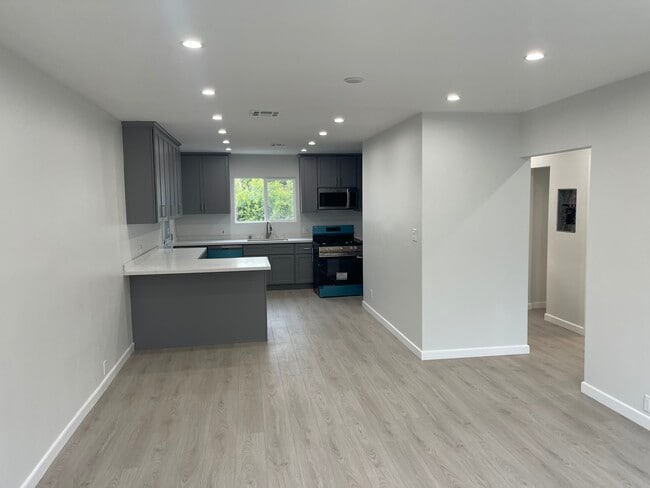 property at 633 W Harvard St
