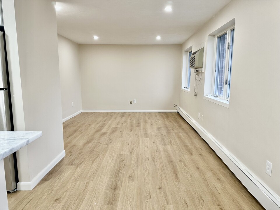 21 Greenwood St in Melrose, MA - Building Photo