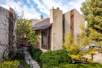 1307 Shadow Ln in Fullerton, CA - Foto de edificio - Building Photo