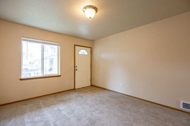 2365 SE 89th Ave in Portland, OR - Building Photo - Building Photo