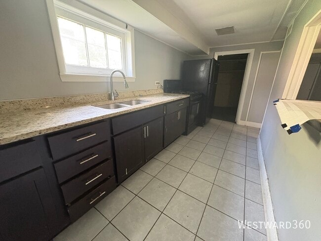 9150 S Colfax Ave in Chicago, IL - Building Photo - Building Photo