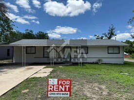 315 Jamaica Dr in San Antonio, TX - Building Photo