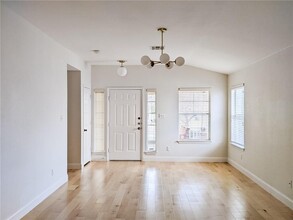 305 Lava Bed Dr in Pflugerville, TX - Foto de edificio - Building Photo