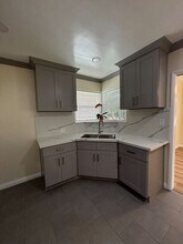3639 Valihi Way-Unit -3639 in Glendale, CA - Building Photo - Building Photo