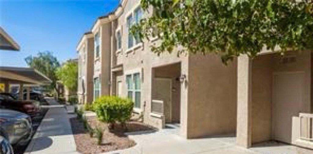 10550 W Alexander Rd in Las Vegas, NV - Building Photo