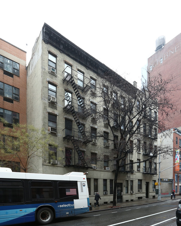 333-335 W 43rd St in New York, NY - Building Photo