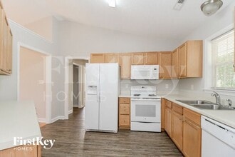 1800 Holly Crescent Ln in Winston-Salem, NC - Building Photo - Building Photo