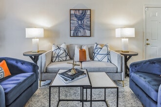 Deer Meadow Village in Columbia, SC - Foto de edificio - Building Photo