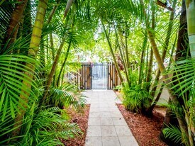 1127 Meridian Ave in Miami Beach, FL - Building Photo