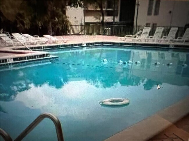 8810 Fontainebleau Blvd in Miami, FL - Building Photo - Building Photo