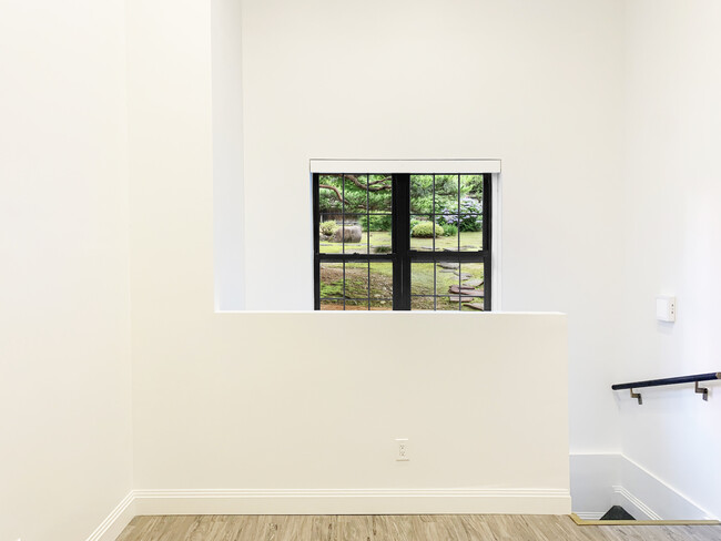 139-141 Alexander Ave in Bronx, NY - Building Photo - Interior Photo