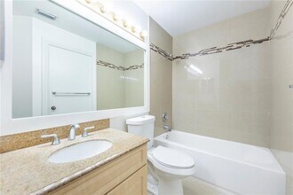 1155 Coral Club Dr, Unit 1155 in Coral Springs, FL - Foto de edificio - Building Photo