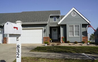 832 Pheasant Dr in Crown Point, IN - Building Photo - Building Photo