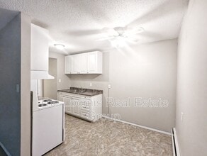 10330 113 St in Edmonton, AB - Building Photo - Building Photo