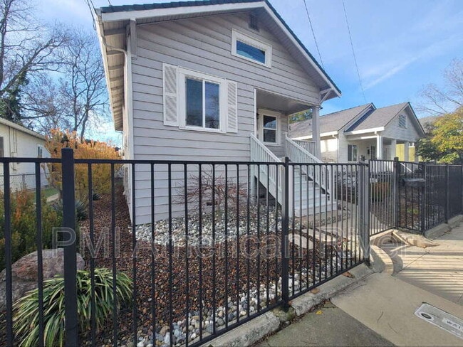 3102 40th St in Sacramento, CA - Building Photo - Building Photo