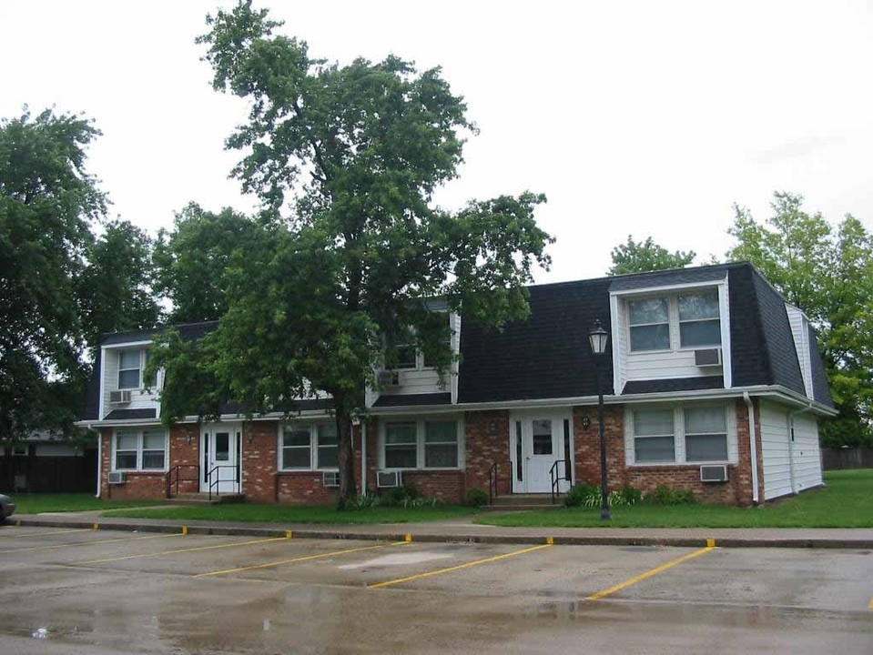 Mt Zion Park Apartments in Mount Zion, IL - Building Photo