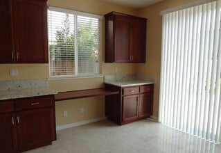 1210 Imperial Lilly Dr in Patterson, CA - Building Photo - Building Photo