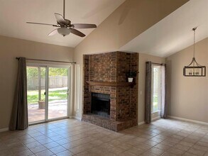 2207 Warfield Way in Austin, TX - Building Photo - Building Photo