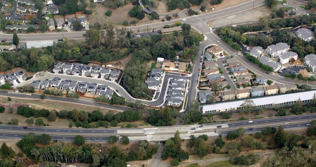 Arden Healdsburg in Healdsburg, CA - Foto de edificio - Building Photo