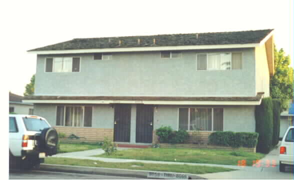 8062 Alameda St in Downey, CA - Building Photo